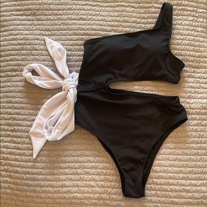 BLACK AND WHITE SWIMSUIT